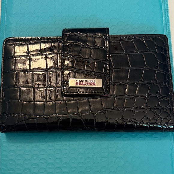 Kenneth Cole Reaction Black Croc-Embossed Accessory (approx 4.5x7.5) - Picture 1 of 6